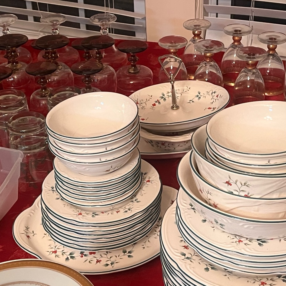 Floral Patterned Dinnerware Set